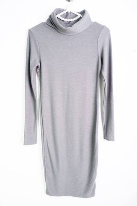 Платье Pull&Bear для ценителей комфорта, маркировка S, визуально на 44 размер