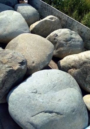 Boulders up to 2 meters