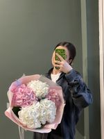 Букет из гортензий в белом и розовом оттенках