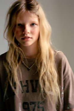 ZARA ФУТБОЛКА СО СВЕРКАЮЩИМИ ЗВЕЗДАМИ, ЗЕМЛЯНОЙ