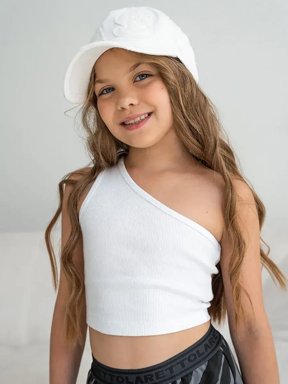 Летний топ для девочки на одно плечо