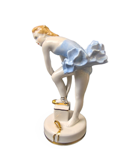 Фарфоровая статуэтка "Юная балерина" Дулево