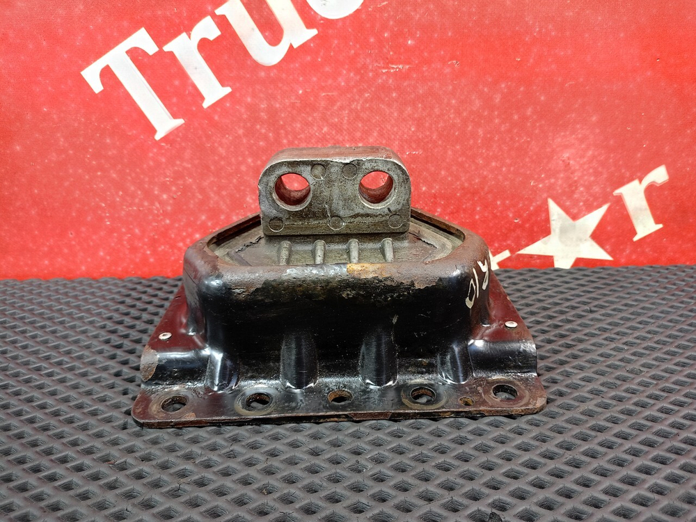 Подушка двигателя задняя