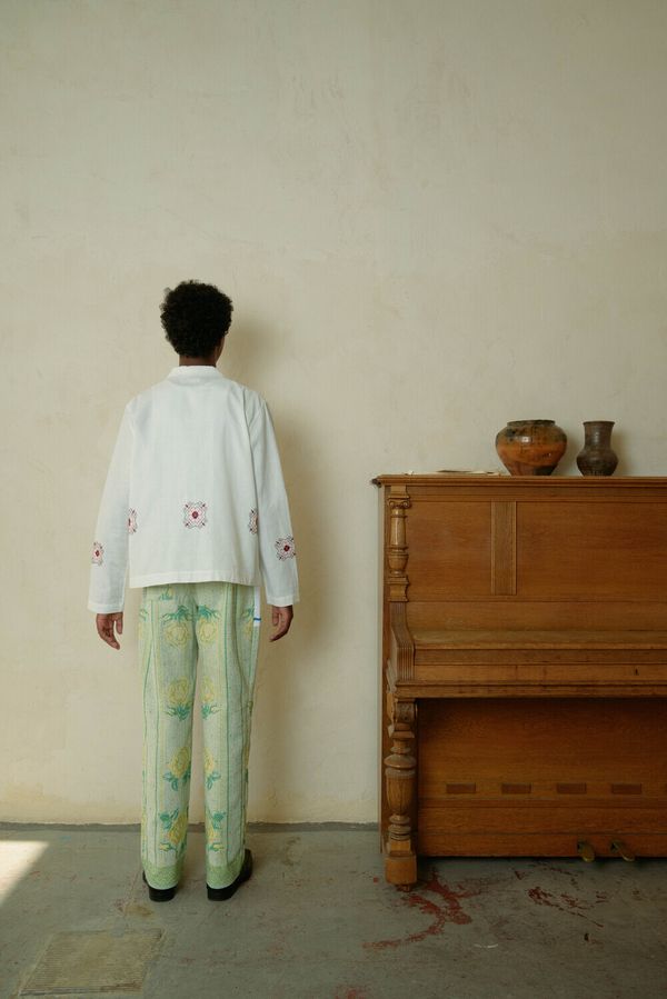 Рубашка с Повторяющейся Вышивкой / Repeating Pattern Long Sleeve белая - фото 4