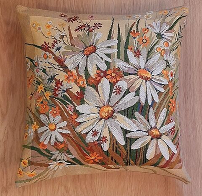 Декоративный гобеленовый чехол для интерьерной подушки Белые ромашки 47*47