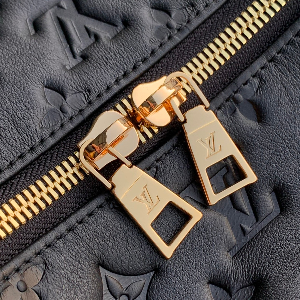 Louis Vuitton Coussin Hobo MM