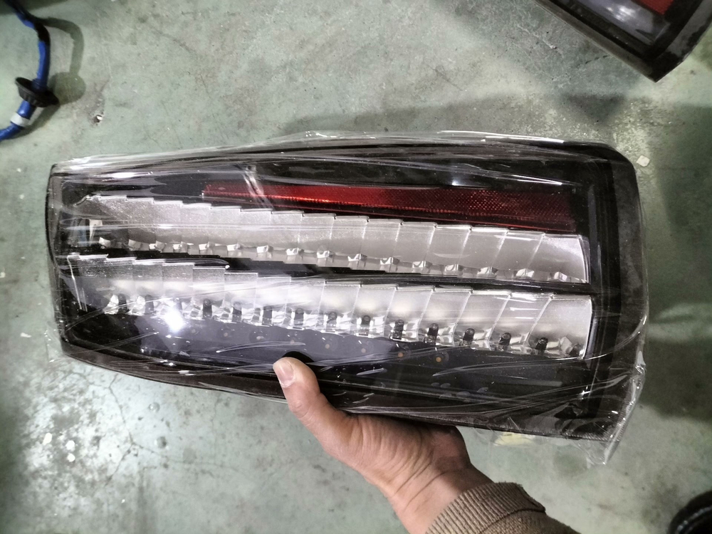 Задний фонарь (стоп, габарит) Cadillac SLS