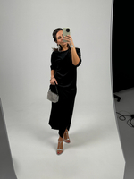 Бархатное платье с вырезом на спине