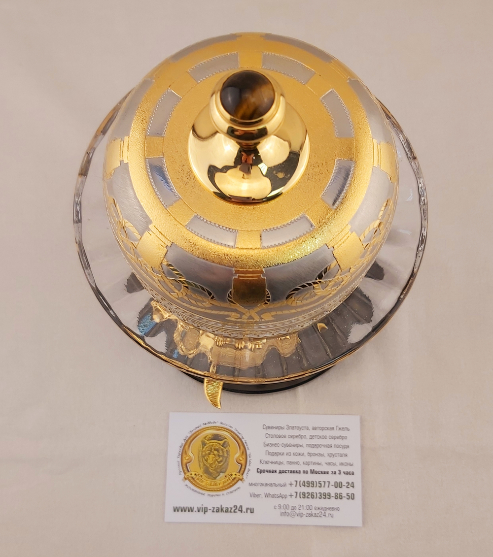 Икорница с осетрами "Златоуст" на долерите