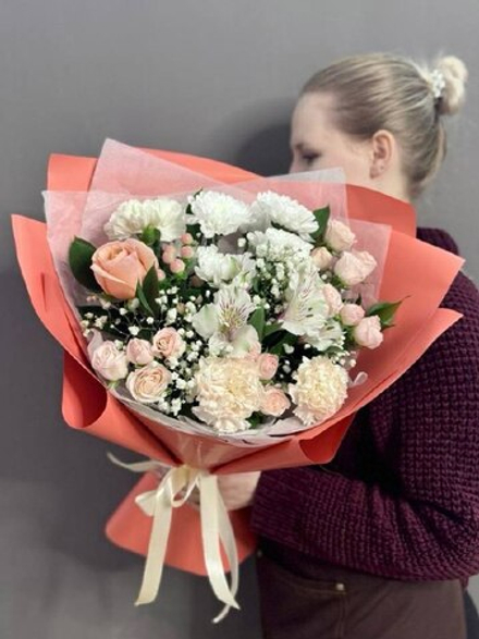 Авторский букет в нежной гамме