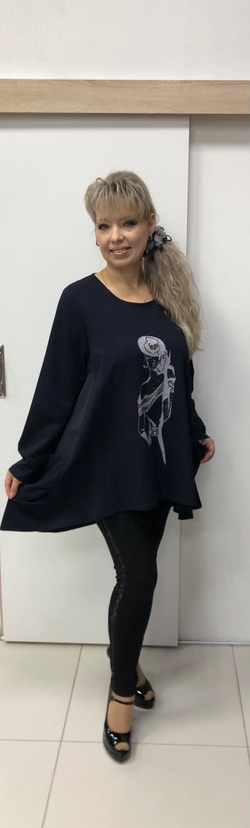 Темно-синяя туника расклешенная к низу