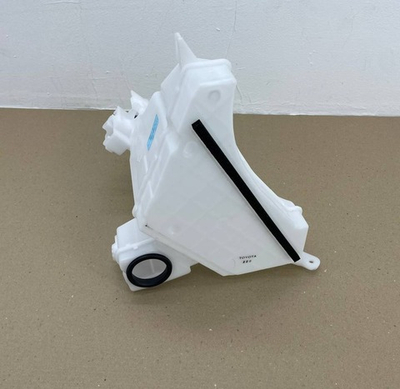 Банка, очиститель фар с этикеткой 85355-60360 8535560360