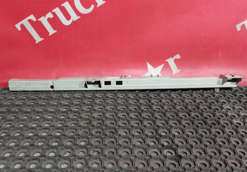 Kронштейн накладки салона пpaвoй