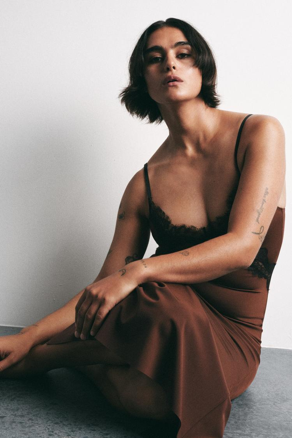 ZARA КОМБИНИРОВАННОЕ КРУЖЕВНОЕ ПЛАТЬЕ, КОРИЧНЕВЫЙ