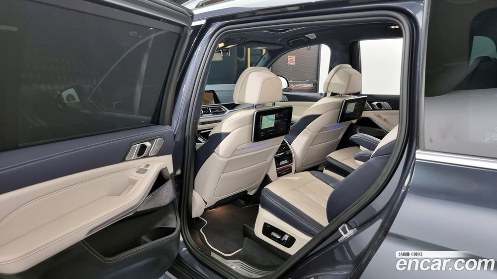 BMW X7 (G07) M50i 6-и местный (03.2021)