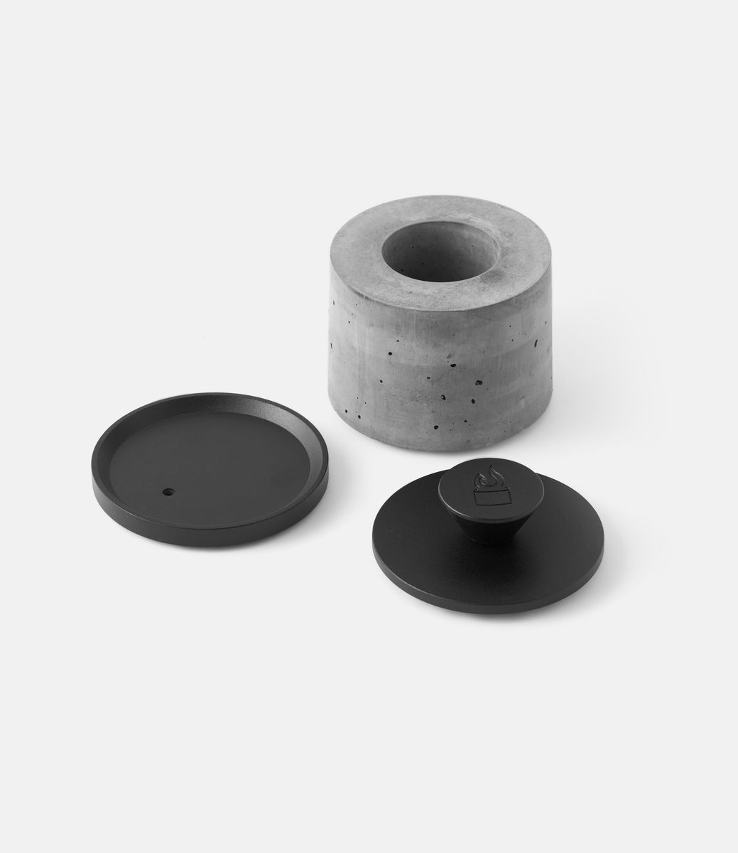 Flikrfire Personal Fireplace Round Black — портативный камин из бетона
