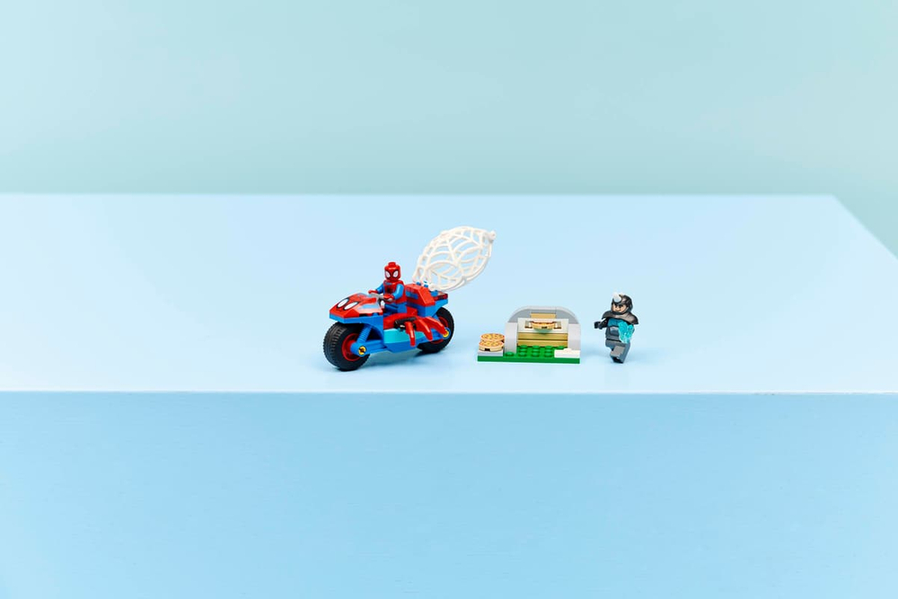 Конструктор LEGO Marvel 11206 Spidey on his Motorcycle vs. Rhino