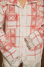 Рубашка Soeurs с Ярко-Красной Вышивкой белая