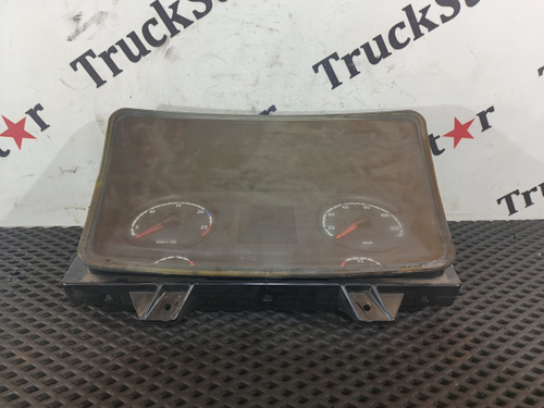 Панель приборов