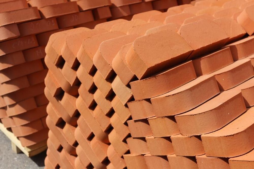 Кирпич керамический рядовой полнотелый профильный №2 М200, (330 шт.) (Витебск)