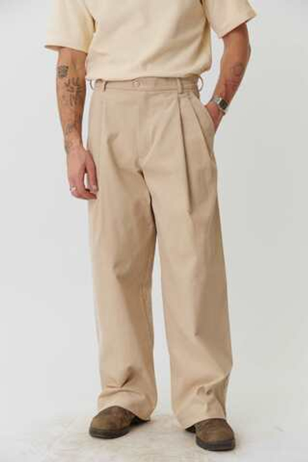 Брюки мужские со складками из бежевого вельвета