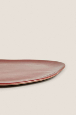 ZARA HOME АСИММЕТРИЧНАЯ КЕРАМИЧЕСКАЯ ПЛОСКАЯ ТАРЕЛКА, КРАСНЫЙ