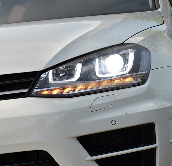 Передние фары Гольф 7 V5 type [Комплект Л+П; яркие ходовые огни; динамичный поворотник; биксеноновая линза Хелла 5]