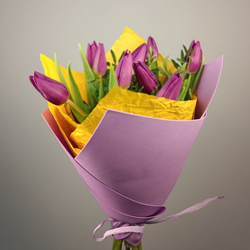 Букет из 9 Тюльпанов с Зеленью