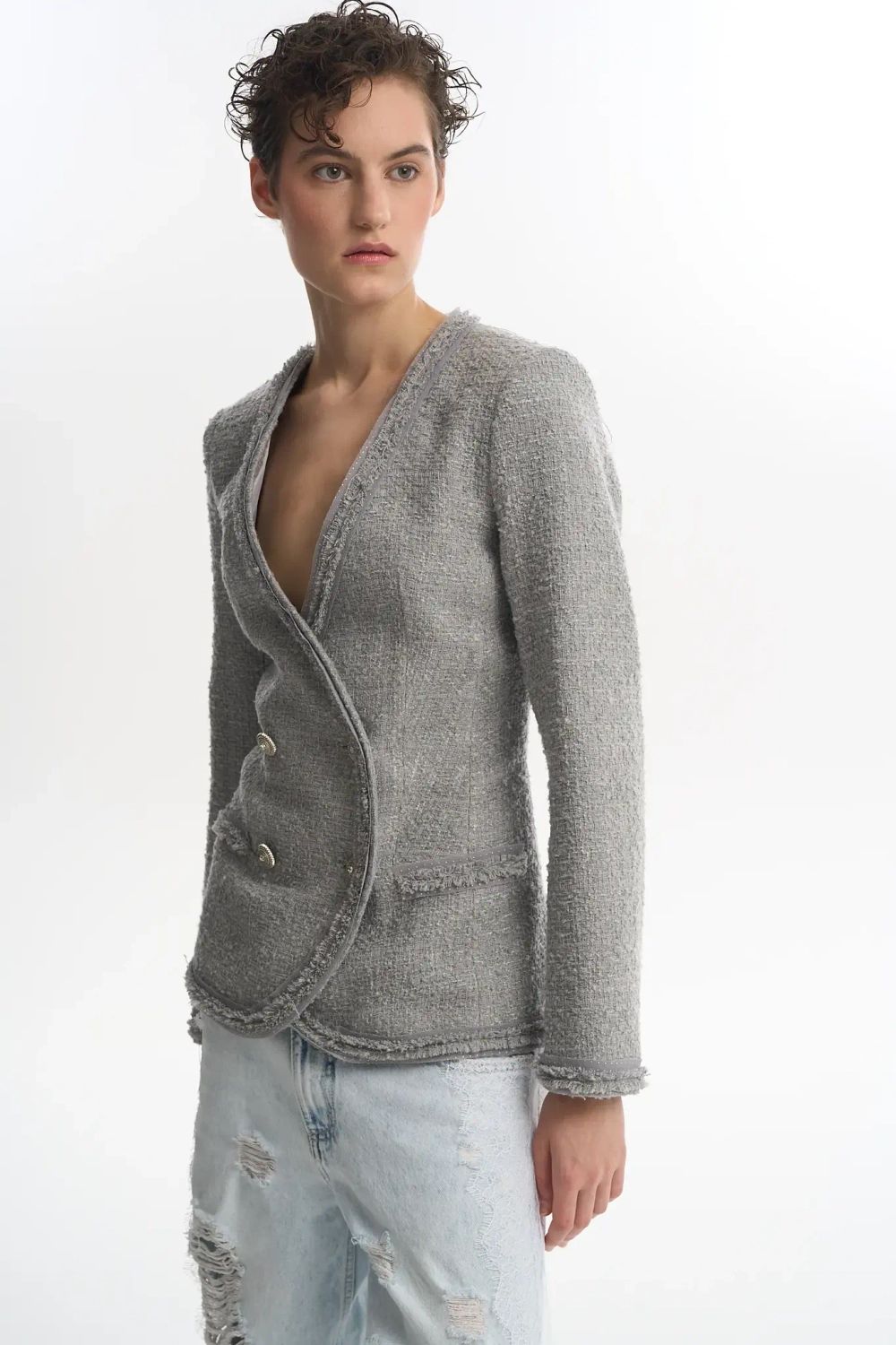 Приталенный жакет из серого твида
