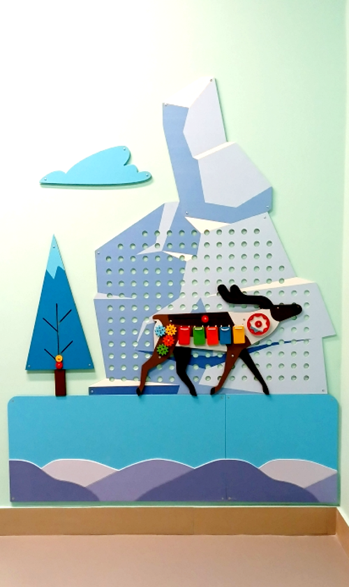 Декоративно-развивающая панель "Северный олень"