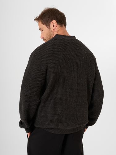 Графитовый кардиган с разрывами QWE