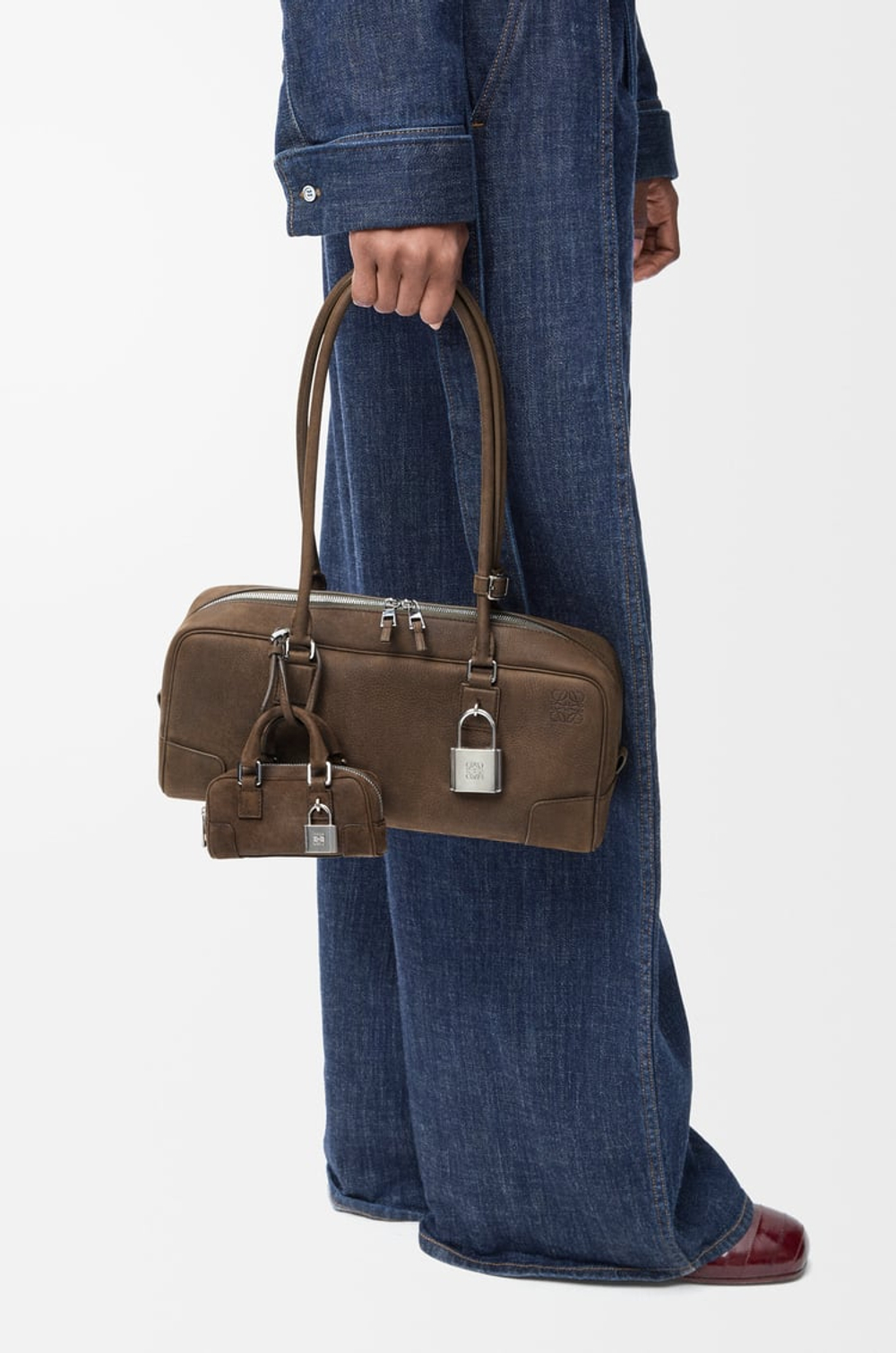 Loewe Сумка Amazona Nano в блестящей телячьей коже, коричневый