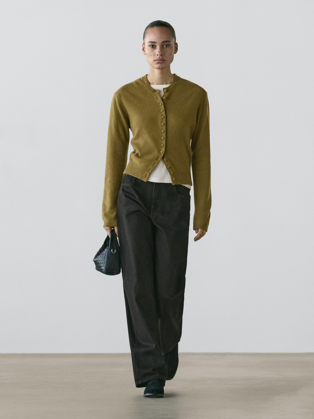 Massimo Dutti Трикотажный кардиган из 100% шерсти с обтяжными пуговицами, оливковый