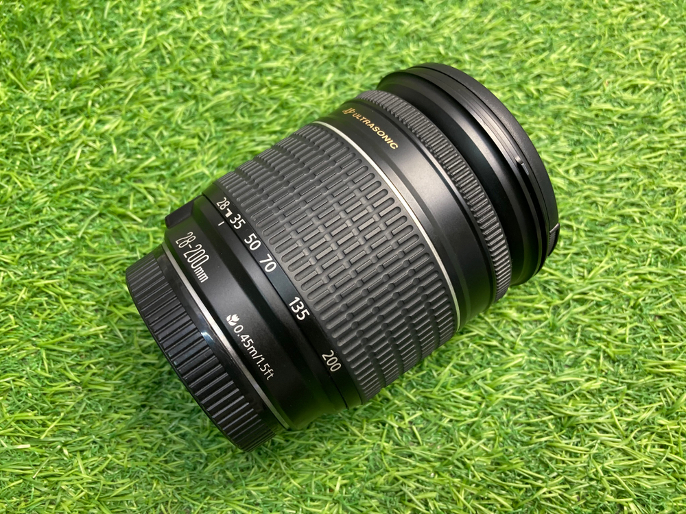 Canon EF 28-200mm 3.5-5.6 USM
