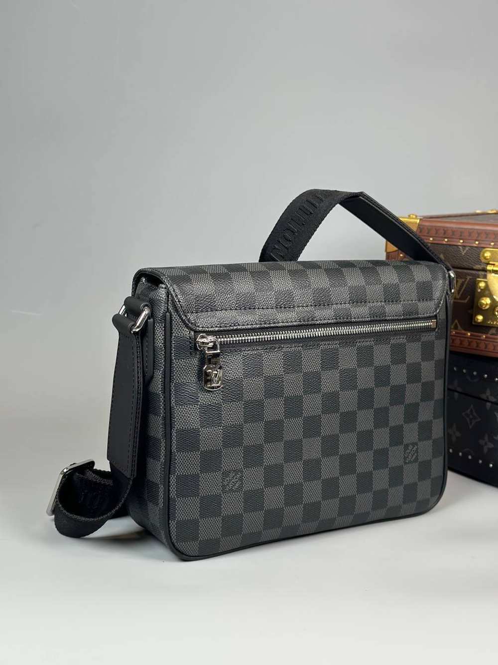 Сумка-мессенджер Louis Vuitton