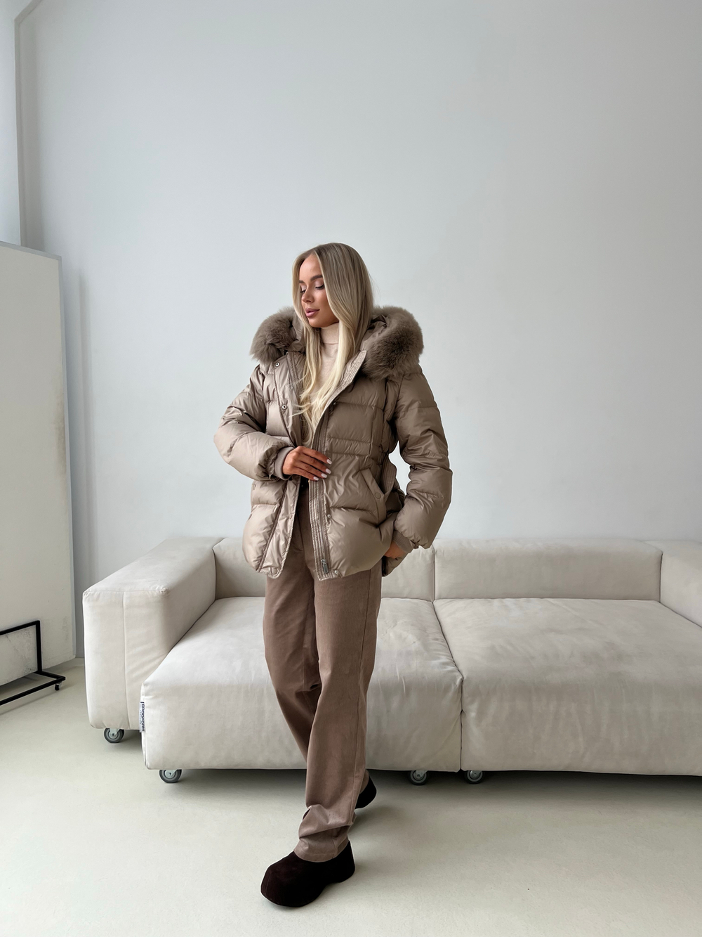 Пуховик Fresh миди с поясом песочный