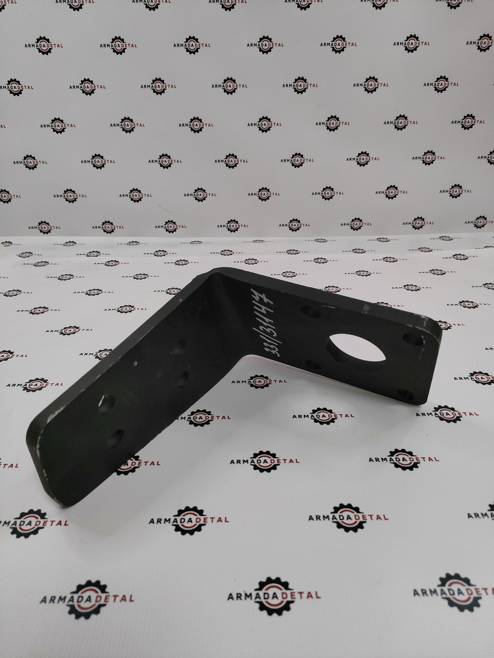 Кронштейн крыла 3CX (правый, уголок) | 331/31148 | Аналог