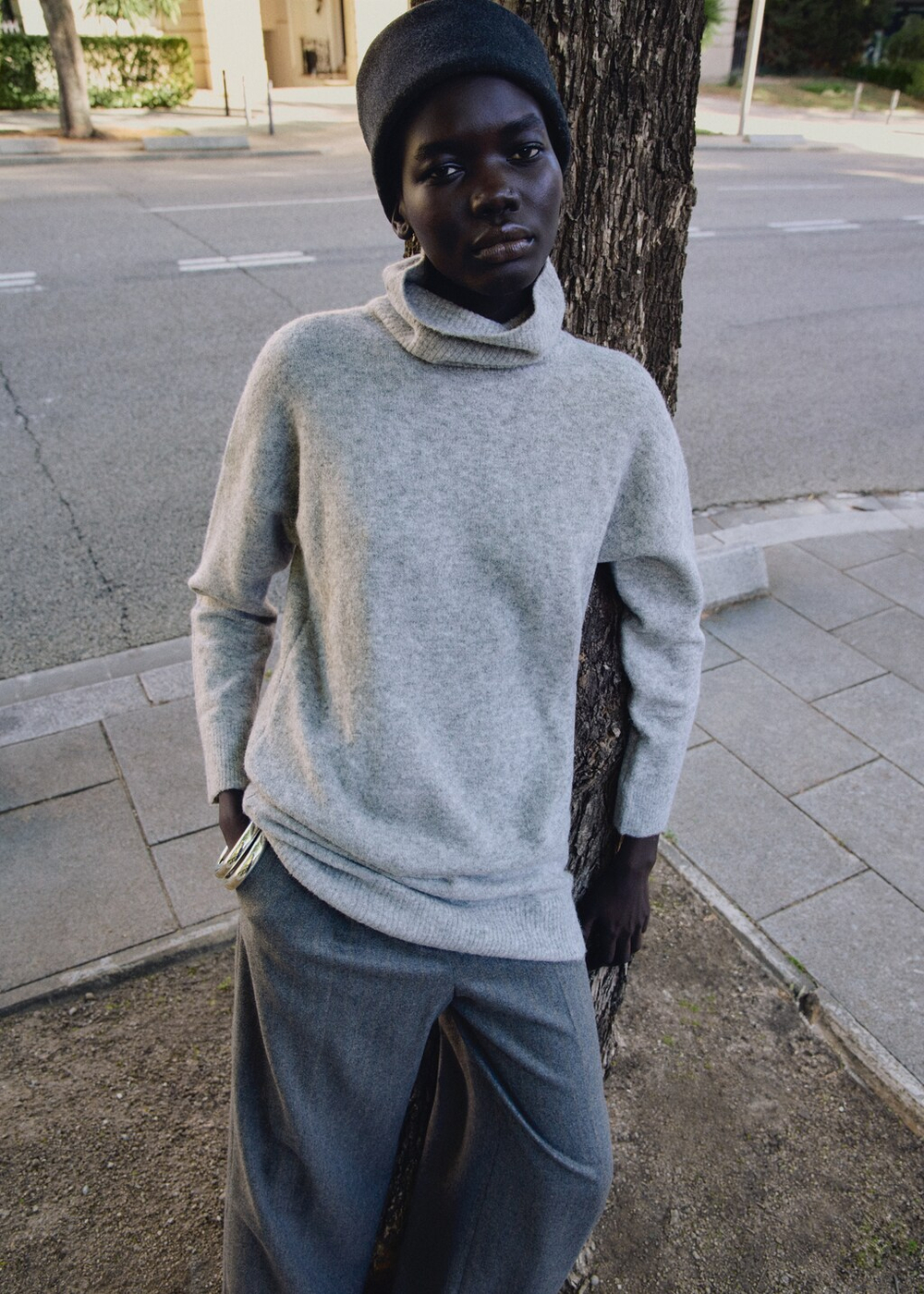 Трикотажное платье с воротником с отворотом