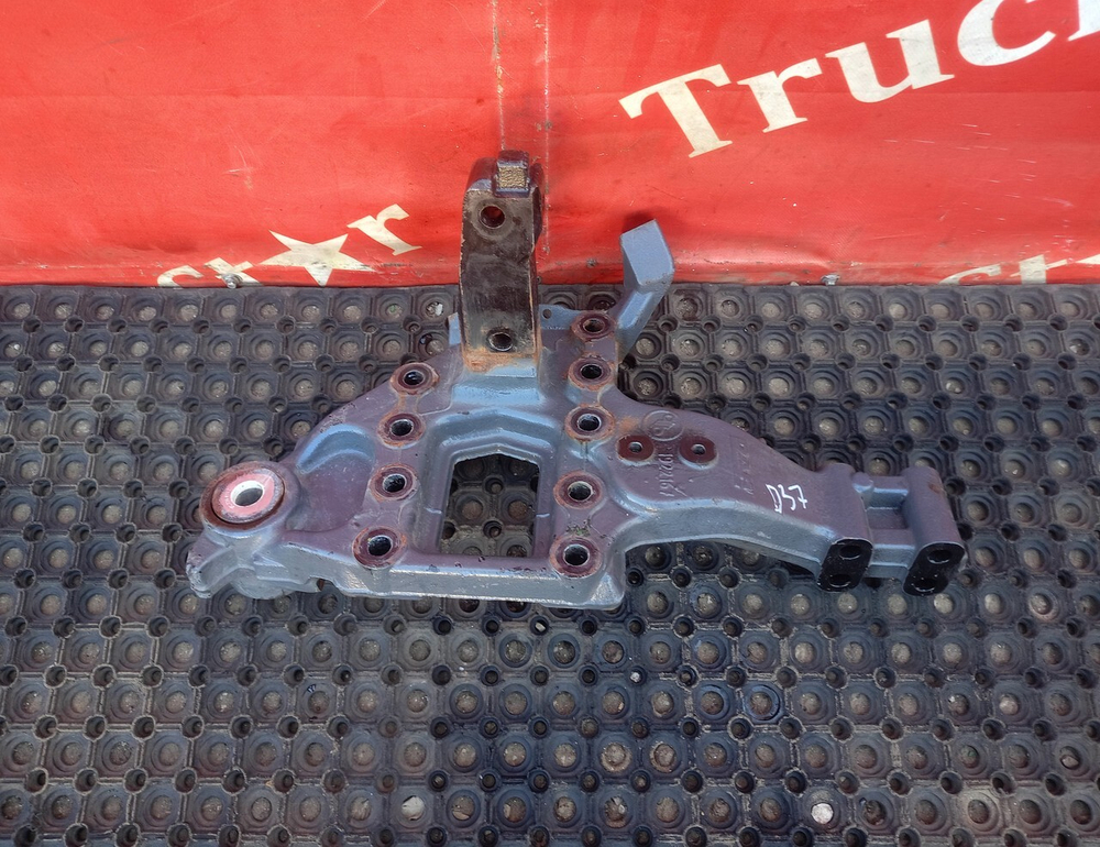 Кронштейн рессоры передней левый