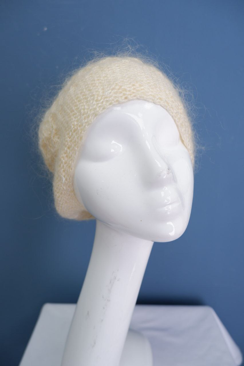 Шапка светлая шерстяная