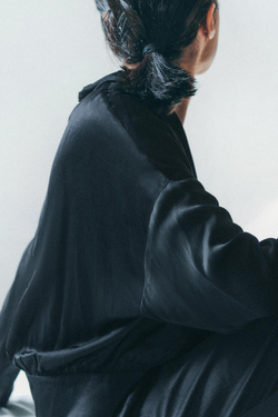 ZARA АТЛАСНАЯ РУБАШКА-БЛЕЙЗЕР СВОБОДНОГО КРОЯ, ЧЕРНЫЙ