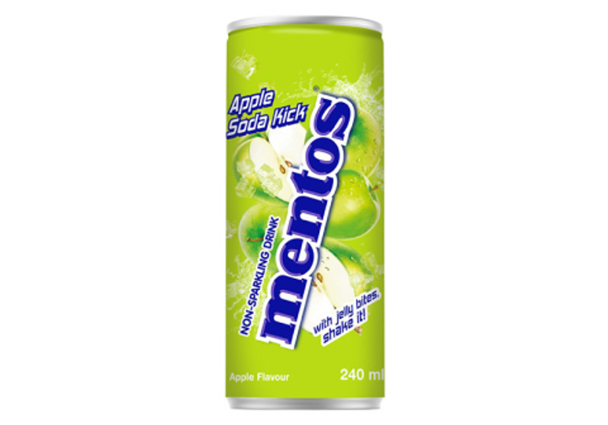 Напиток негазированный Mentos Apple Soda Kick, 240мл