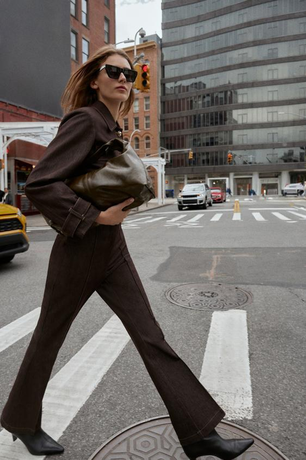 ZARA БРЮКИ FLARED С ДЕКОРАТИВНОЙ СТРОЧКОЙ И КОНТРАСТНОЙ ОТДЕЛКОЙ, КОРИЧНЕВЫЙ