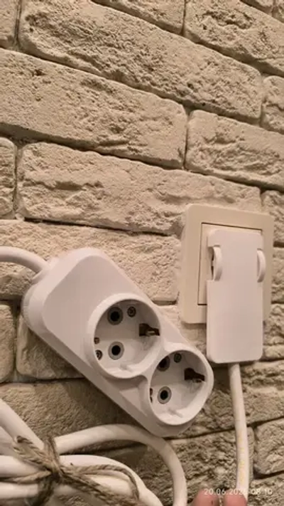 Удлинитель электрический 2 розетки 1,5 Метра с плоской потайной вилкой невидимкой (за шкаф)