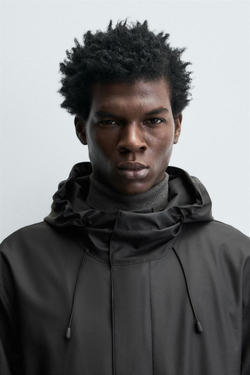 ZARA ПРОРЕЗИНЕННАЯ ПАРКА С КАПЮШОНОМ, ЧЕРНЫЙ