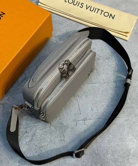 Сумка-мессенджер Louis Vuitton Avenue серый