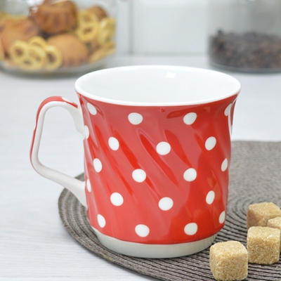 Кружка 400мл Красный горох (97585)
