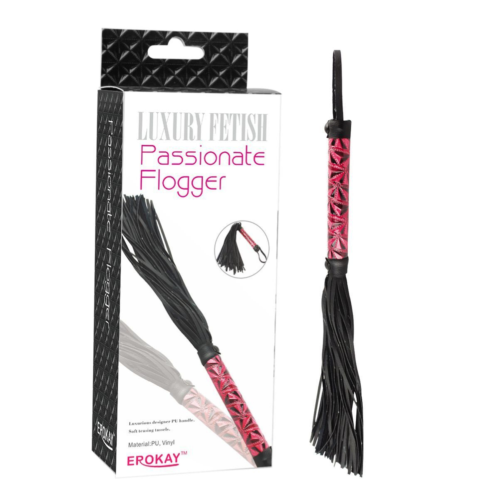 Аккуратная плетка с красной рукоятью Passionate Flogger - 39 см. (Цвет: красный с черным)