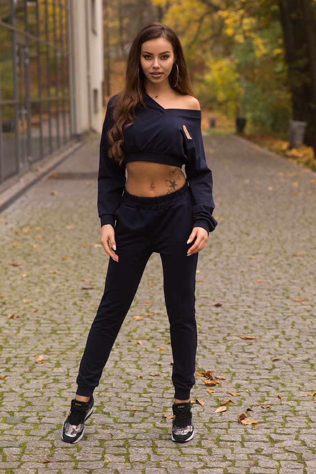 Темно-синий костюм Siment из укороченного свитшота и брючек