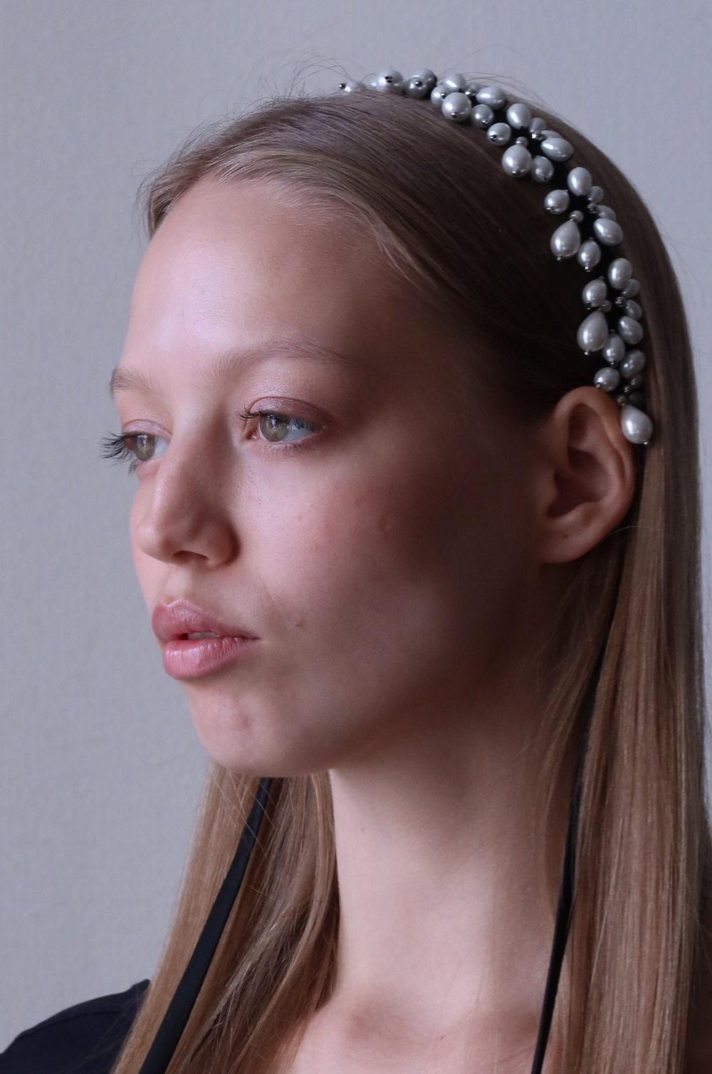 Ободок-чокер с жемчужным декором